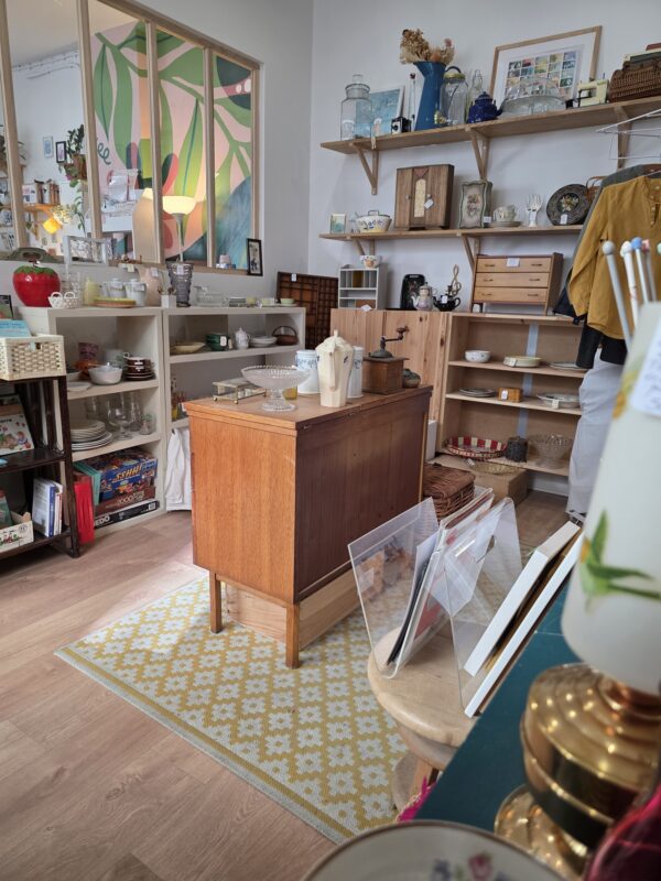 boutique brocante et seconde main au coeur du 15ème de Paris Il était une fois dix doigts